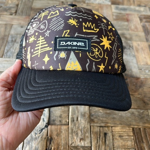 Dakine Grom Boys Trucker Hat Wildside Adjustable SnapBack Closure One Size - Picture 2 of 8